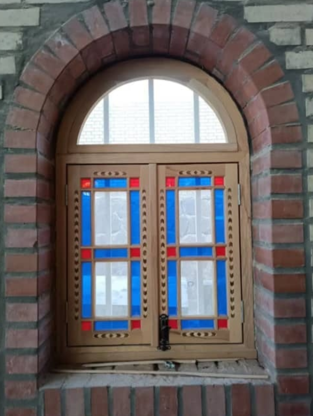 پنجره چوبی سنتی هلال